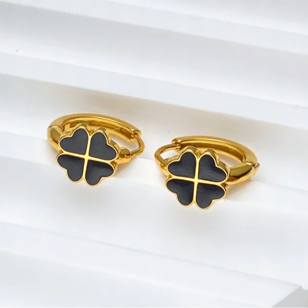 Black_Clover_Earrings_18K_Gold_Forest_Style_gallery_01 Black_Clover_Earrings_18K_Gold_Forest_Style_gallery_01.webp