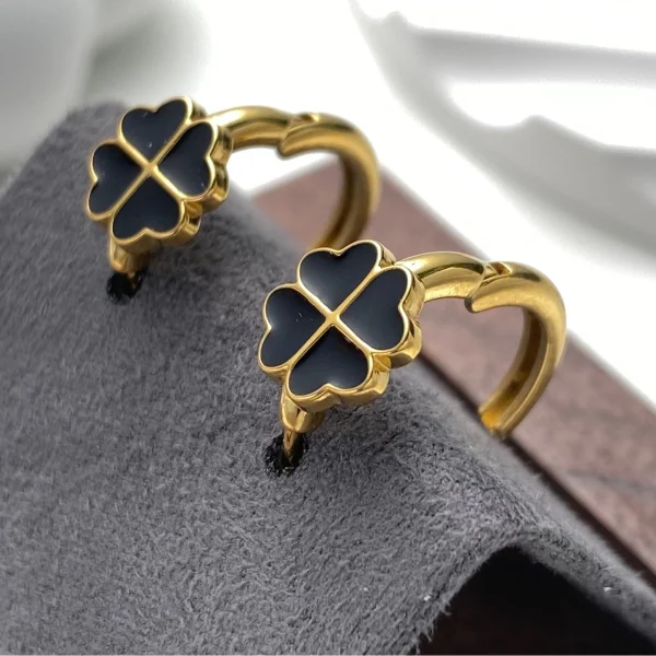 Black_Clover_Earrings_18K_Gold_Forest_Style_gallery_03 Black_Clover_Earrings_18K_Gold_Forest_Style_gallery_03.webp