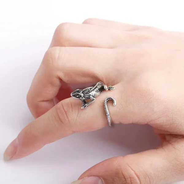 Chiba_Retro_Lizard_Open_Ring_-_Gothic_Style_Unisex_Jewelry_with_Adjustable_Fit_gallery_01 Chiba_Retro_Lizard_Open_Ring_-_Gothic_Style_Unisex_Jewelry_with_Adjustable_Fit_gallery_01.webp