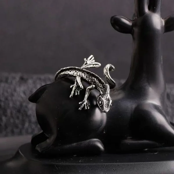 Chiba_Retro_Lizard_Open_Ring_-_Gothic_Style_Unisex_Jewelry_with_Adjustable_Fit_gallery_03 Chiba_Retro_Lizard_Open_Ring_-_Gothic_Style_Unisex_Jewelry_with_Adjustable_Fit_gallery_03.webp