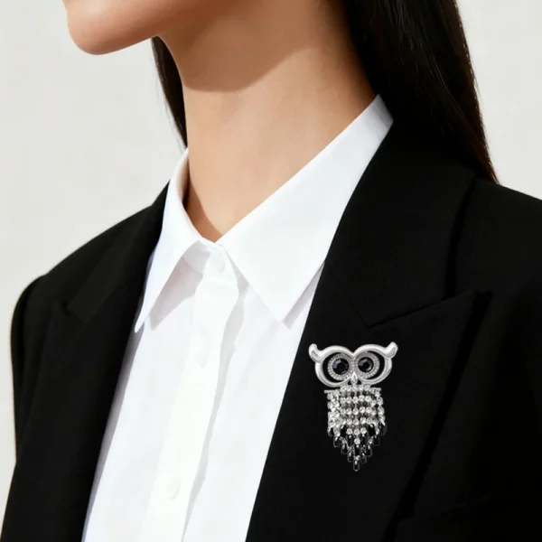 Diamond_Owl_Tassel_Brooch_Elegant_Animal_Accessory_gallery_03 Diamond_Owl_Tassel_Brooch_Elegant_Animal_Accessory_gallery_03.webp