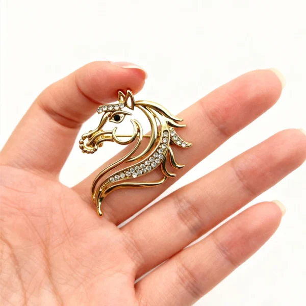 Gold_Plated_Horse_Head_Brooch_with_Rhinestone_Eyes_gallery_02 Gold_Plated_Horse_Head_Brooch_with_Rhinestone_Eyes_gallery_02.webp