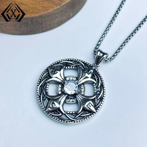 Gothic_Compass_Pendant_Dark_Industrial_Necklace_gallery_01 Gothic_Compass_Pendant_Dark_Industrial_Necklace_gallery_01.webp