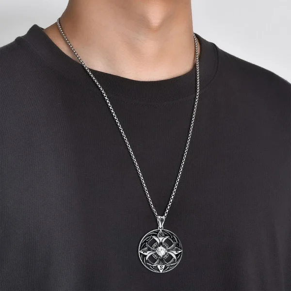 Gothic_Compass_Pendant_Dark_Industrial_Necklace_gallery_03 Gothic_Compass_Pendant_Dark_Industrial_Necklace_gallery_03.webp