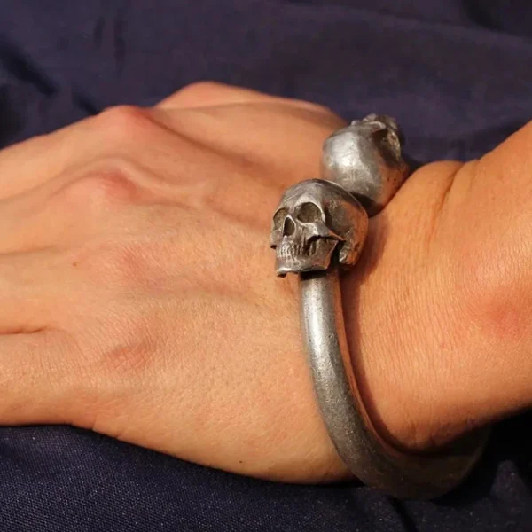 Gothic_Metal_Skull_Bracelet_for_Men_gallery_02 Gothic_Metal_Skull_Bracelet_for_Men_gallery_02.webp