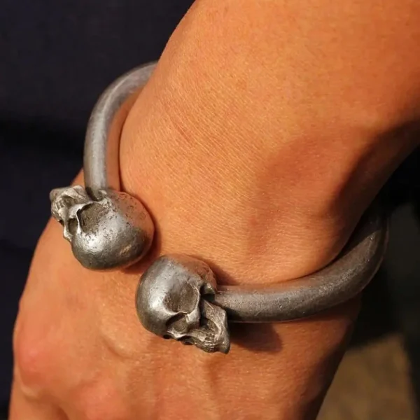Gothic_Metal_Skull_Bracelet_for_Men_gallery_03 Gothic_Metal_Skull_Bracelet_for_Men_gallery_03.webp