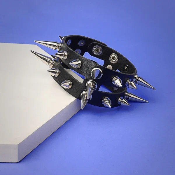 Gothic_Punk_Leather_Bracelet_with_Rivets_gallery_01 Gothic_Punk_Leather_Bracelet_with_Rivets_gallery_01.webp