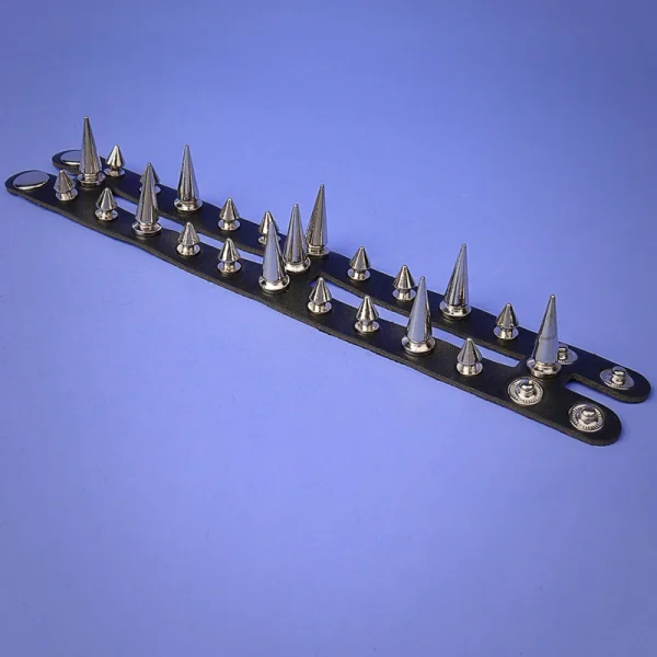 Gothic_Punk_Leather_Bracelet_with_Rivets_gallery_03 Gothic_Punk_Leather_Bracelet_with_Rivets_gallery_03.webp